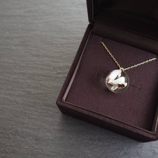 ペットの歯のレジン球体メモリアルネックレス