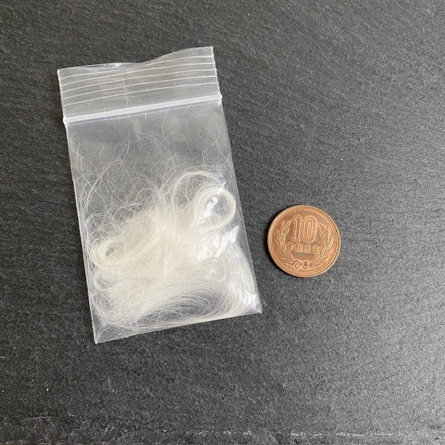 ペットの毛のレジン球体ネックレス